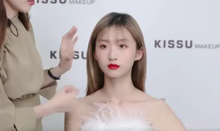 简约新娘化妆妆面造型气质的教程